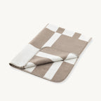 Blocco – plaid taupe plié, motif blocs – Maison Canisya