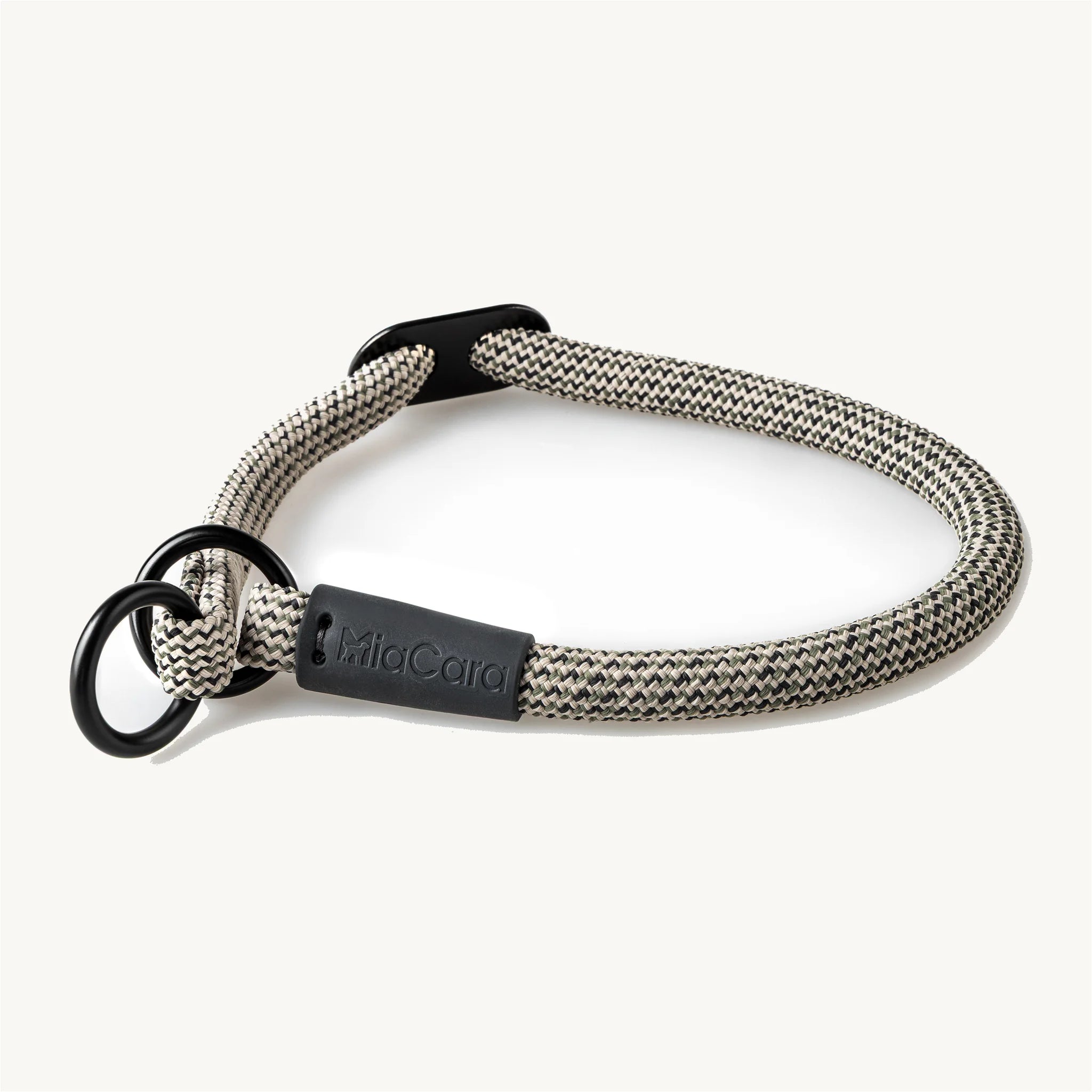 Collier coulissant Monza — vue d'ensemble du collier posé, corde nylon tressée coloris Asphalte — Maison Canisya
