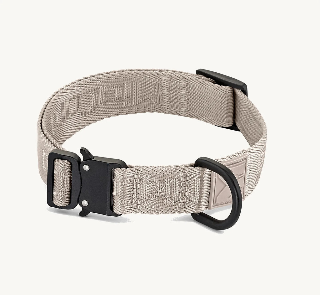 Collier Modena Walk couleur Greige, vue de face – Maison Canisya