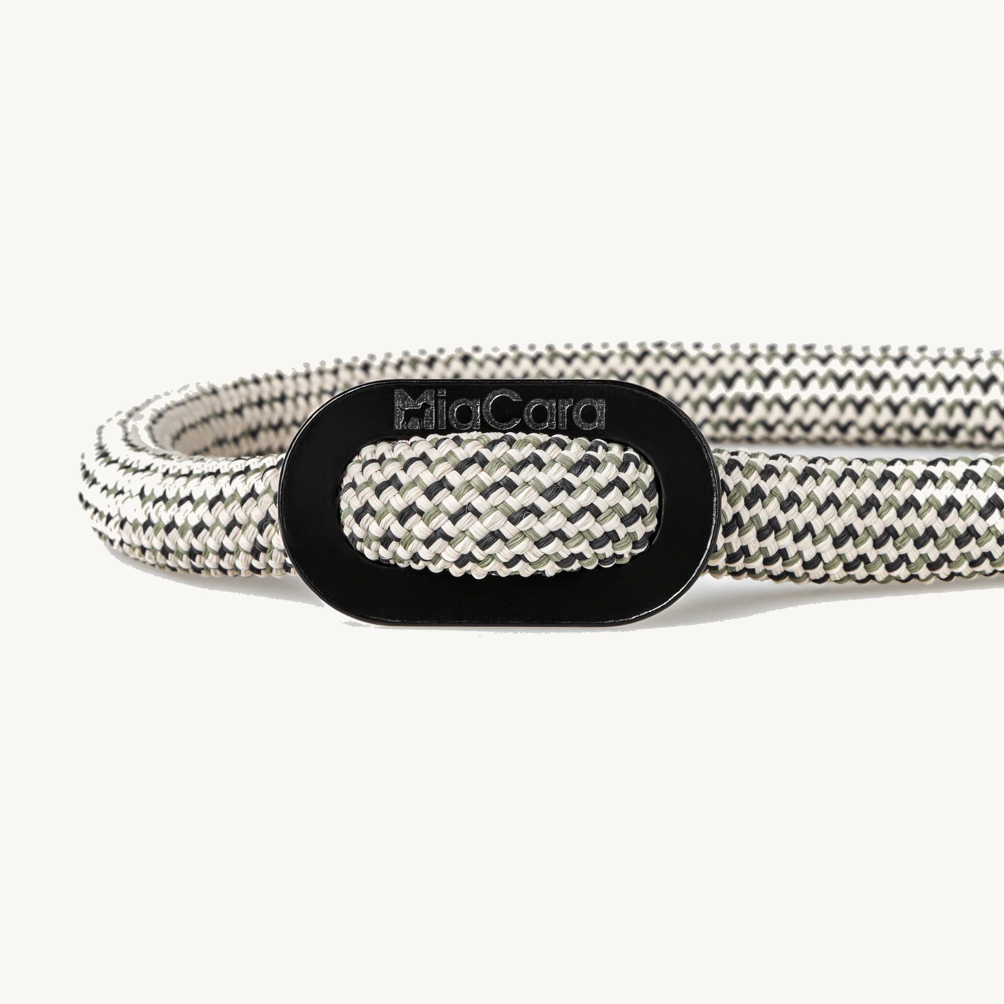 Collier Monza Slip — détail de la plaque coulissante en aluminium noir, coloris Asphalte — Maison Canisya