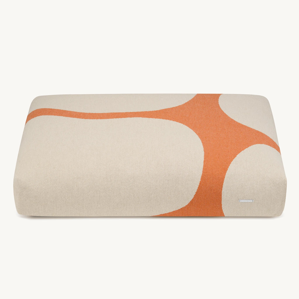 Coussin Stone – vue produit détourée, coloris beige à motifs orange – Maison Canisya