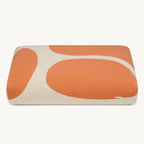 Coussin Stone – vue produit détourée, coloris orange à motifs beige – Maison Canisya