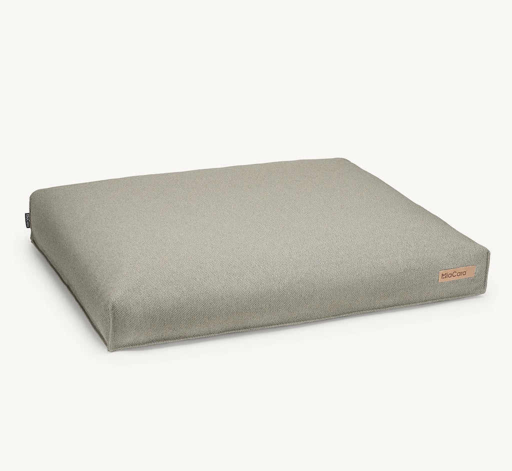 Coussin Mare — coussin coloris sable, photographié en studio sur fond neutre — Maison Canisya
