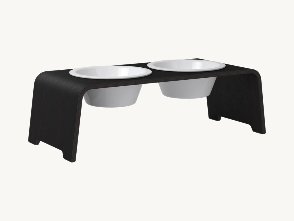 Dogbar Classic – gamelle surélevée coloris chêne foncé avec bols en porcelaine – Maison Canisya