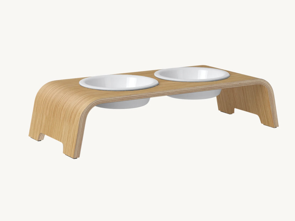 Dogbar Classic – gamelle surélevée coloris chêne clair avec bols en porcelaine – Maison Canisya