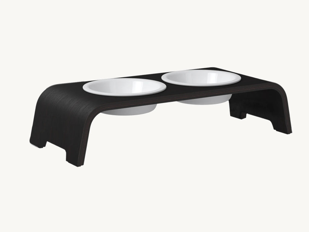 Dogbar Classic – gamelle surélevée coloris chêne foncé avec bols en porcelaine – Maison Canisya