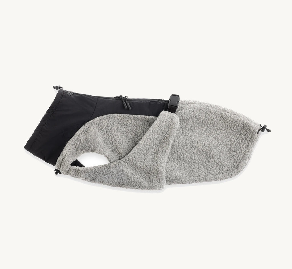 Emilia – Manteau à plat, vue extérieure coloris galet – Maison Canisya
