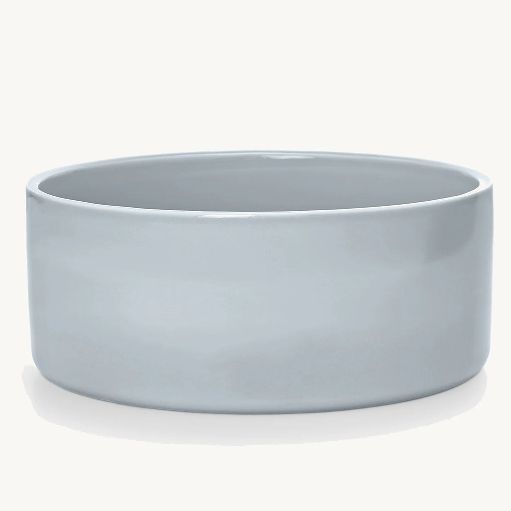 Gamelle Scodella — bol en porcelaine coloris ciel clair, vue de face sur fond neutre — Maison Canisya