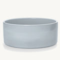 Gamelle Scodella — bol en porcelaine coloris ciel clair, vue de face sur fond neutre — Maison Canisya