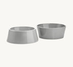 Doppio MiaCara – Deux gamelles porcelaine béton medium large sur fond épuré – Maison Canisya