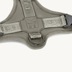 Harnais Modena Walk Grolive, détail logo silicone et anneau en D – Maison Canisya