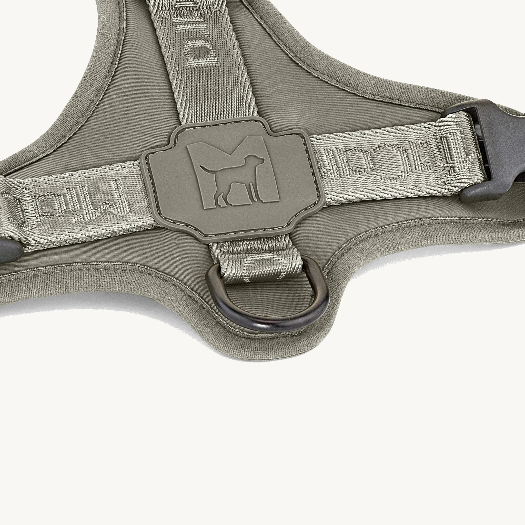 Harnais Modena Walk Grolive, détail logo silicone et anneau en D – Maison Canisya