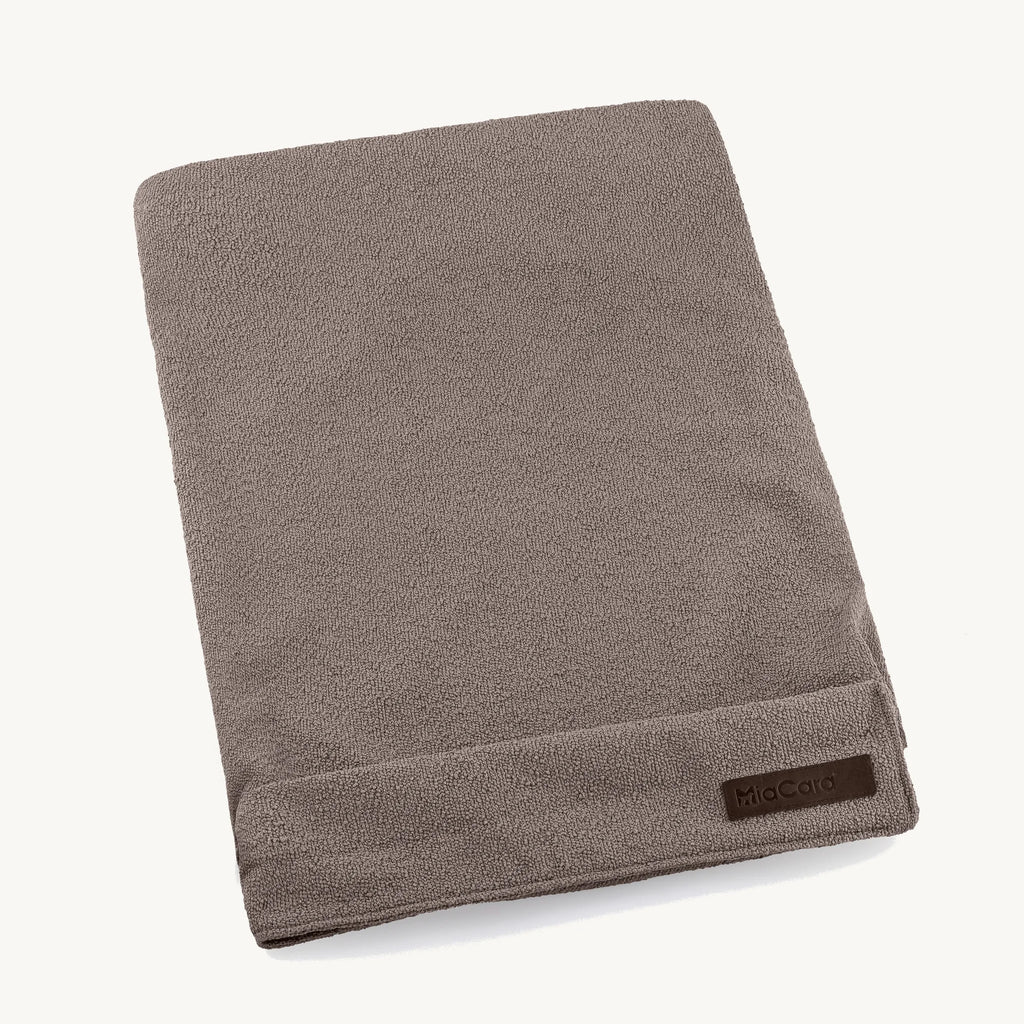 Housse coussin chien Mondo chocolat — housse pliée vue produit fond neutre — Maison Canisya