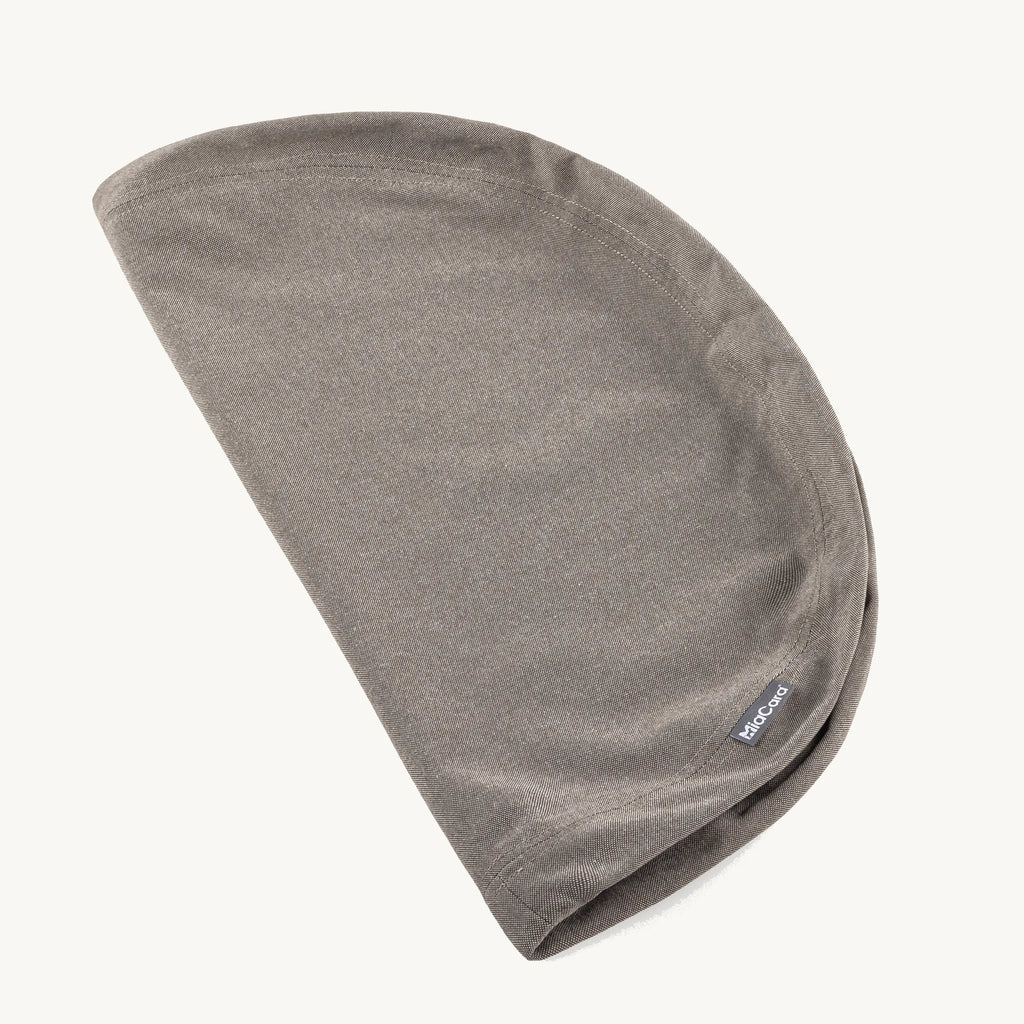 Covo Cover MiaCara – housse de coussin coloris sable sur fond studio – Maison Canisya