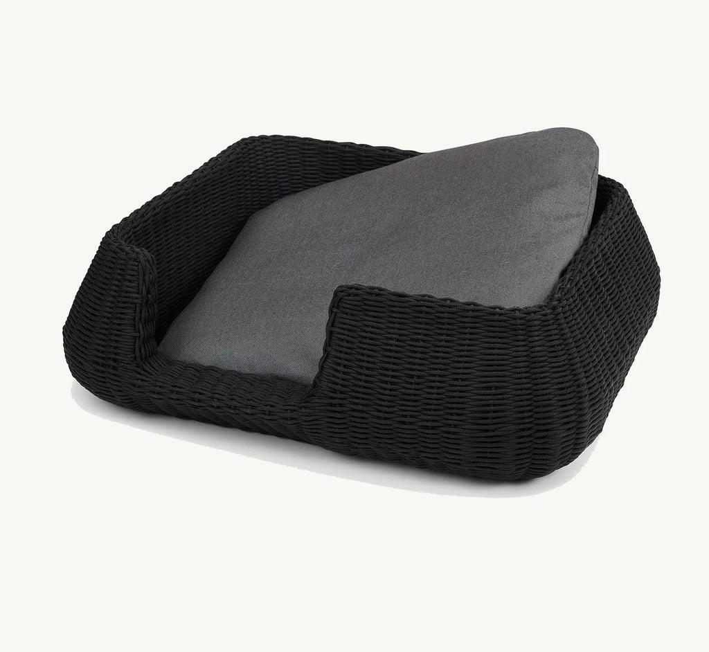 Housse Mio – coussin pour panier chien en coloris anthracite sur fond neutre – Maison Canisya