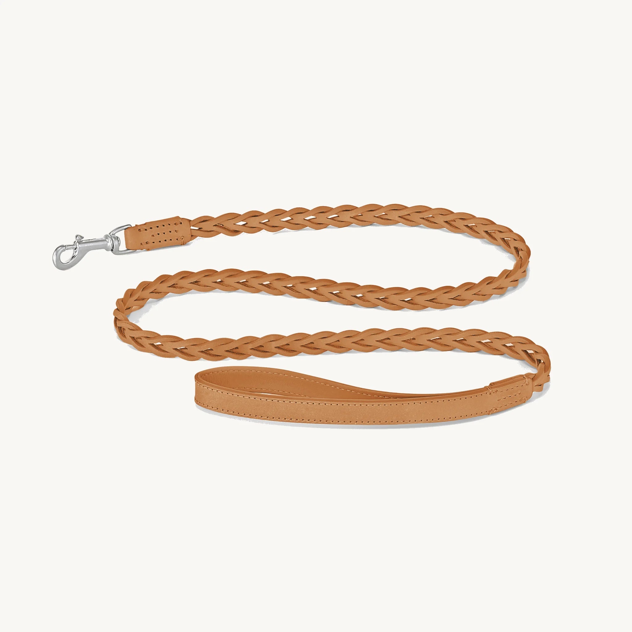 Laisse Bergamo Leash Camel — laisse cuir tressé camel sur fond neutre, vue produit — Maison Canisya