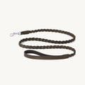 Laisse Bergamo Leash Chocolate — laisse cuir tressé chocolat sur fond neutre, vue produit — Maison Canisya