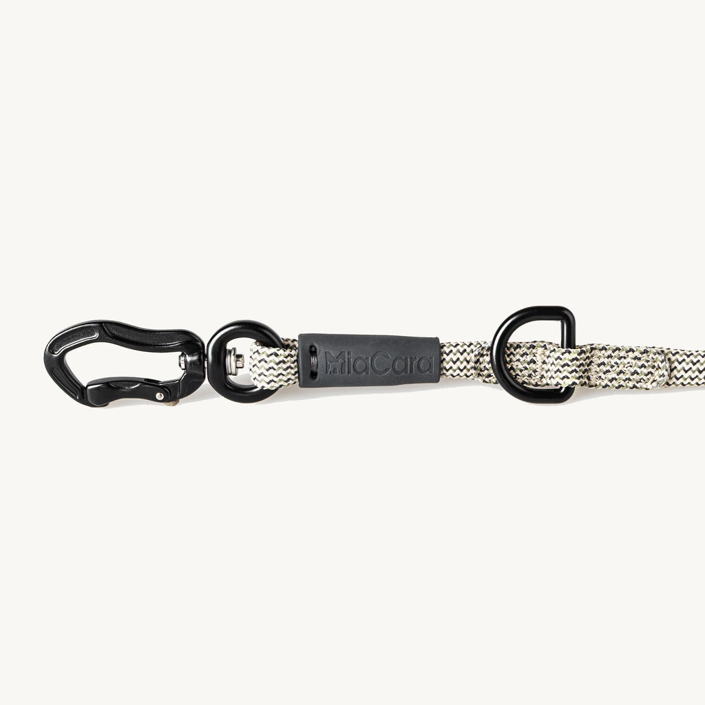 Laisse Monza MiaCara – détail mousqueton et logo silicone – Maison Canisya