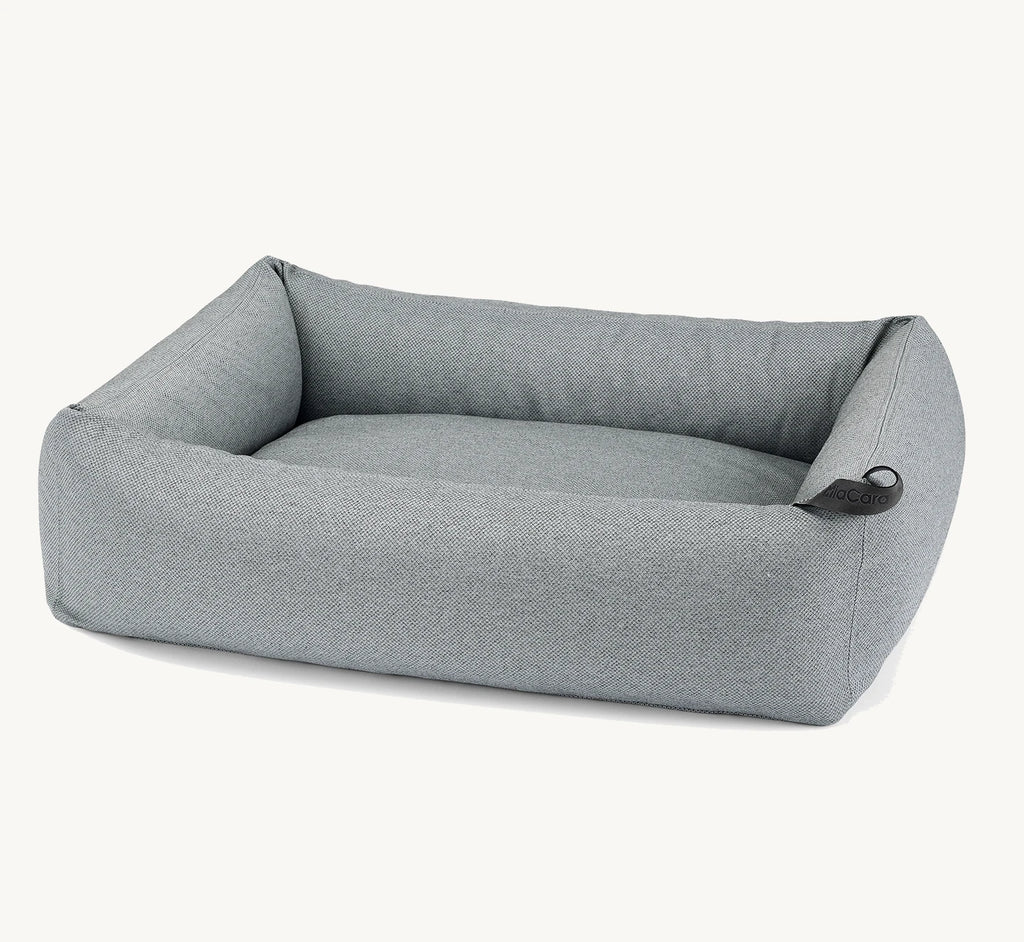 Lit Mare – panier vide, coloris gris galet, fond neutre – Maison Canisya