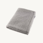 Couverture chien MiaCara Senso pliée coloris Kiesel – Maison Canisya