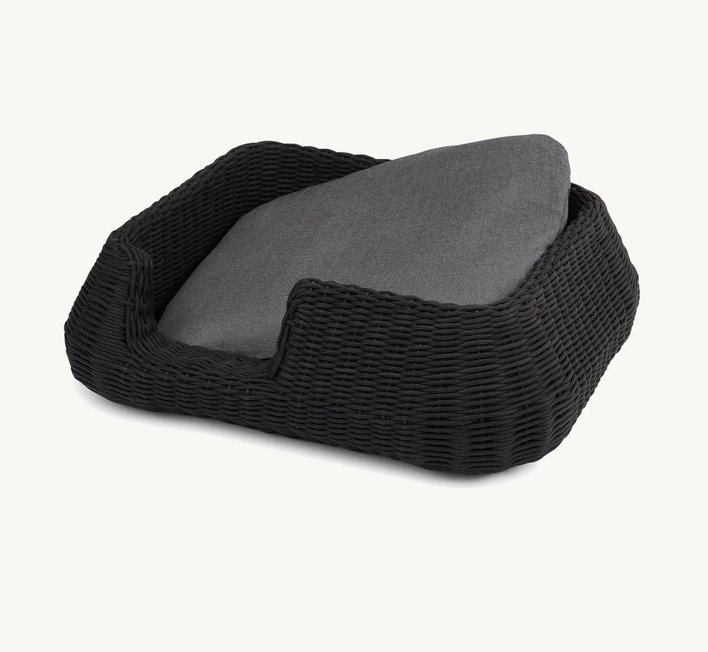 Panier pour chien Mio anthracite avec coussin gris, vue trois-quarts — Maison Canisya