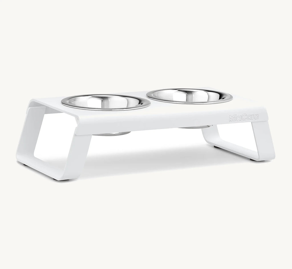 Porte-gamelle Desco Alu MiaCara blanc taille S avec bols inox, vue en angle sur fond neutre — Maison Canisya