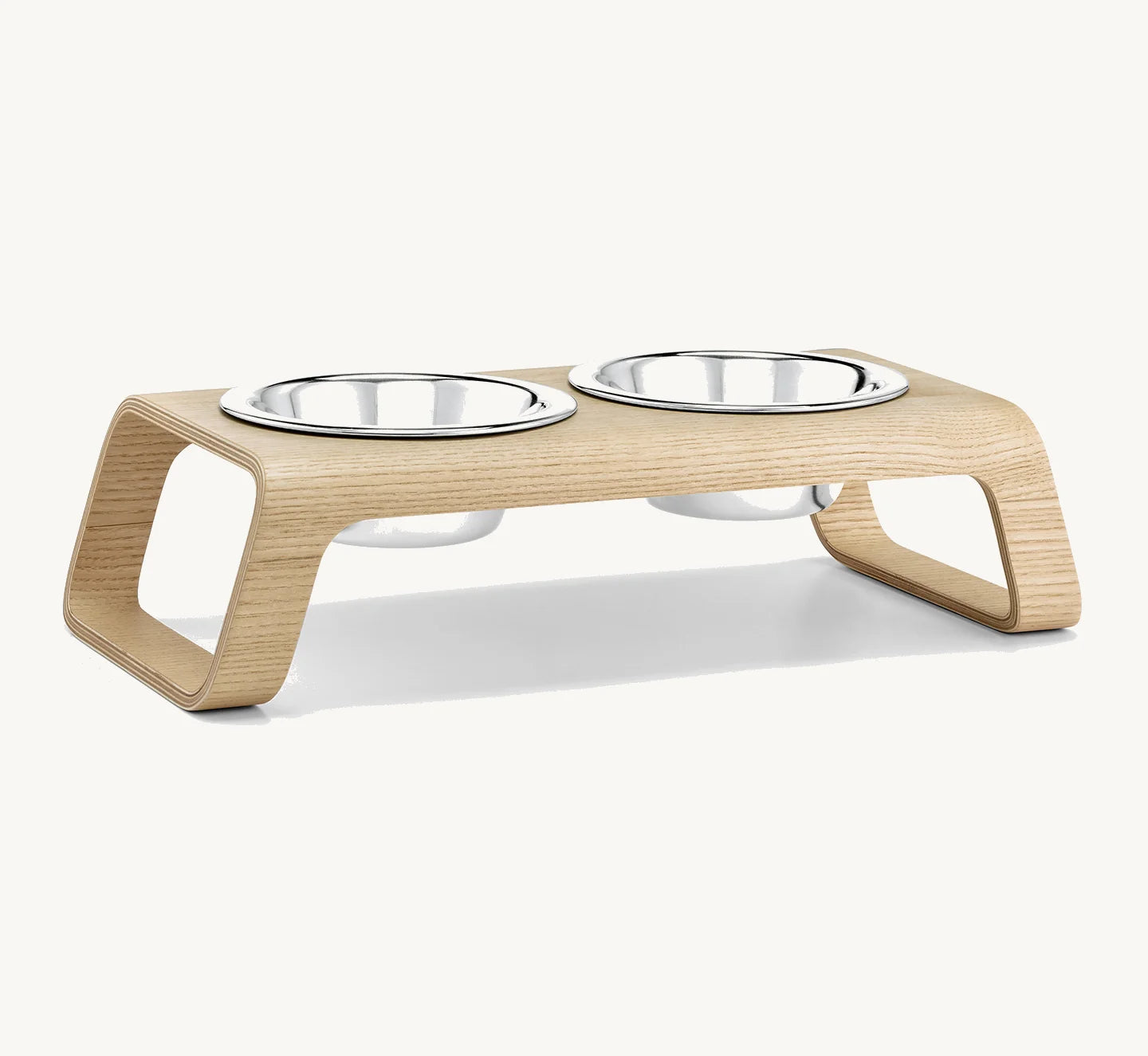 Porte-gamelle Desco MiaCara taille S en frêne naturel avec bols en inox, vue de face — Maison Canisya
