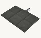 Tapis de voyage Cosmo graphite – vue déplié dessus matelassé alvéolé – Maison Canisya