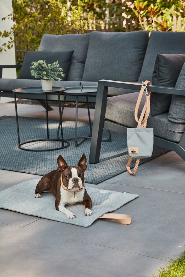 COSMO — Tapis de voyage matelassé pour chien, poignée en cuir pleine fleur